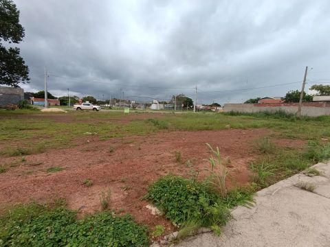 Terreno plano em excelente localização