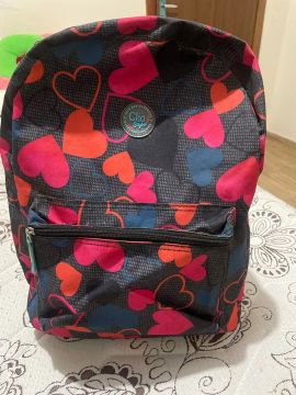 Mochila Feminina com Estampa de Corações