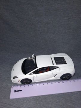 Lamborghini Gallardo 1:24