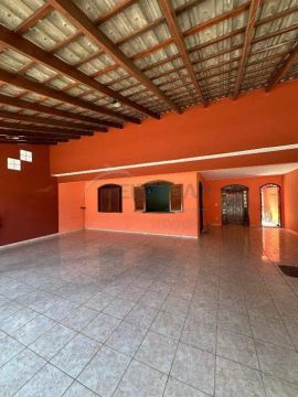 Casa de 3 Quartos, 1 Suíte, 4 Vagas de Garagem para Alugar na QNA 9 - Taguatinga Norte