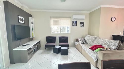 Locação anual Frente avenida Nereu ramos Meia Praia 