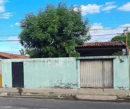 F.Casa disponível no bairro Senador Hélio Campos