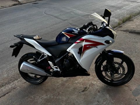 Honda CBR 250R - Impecável