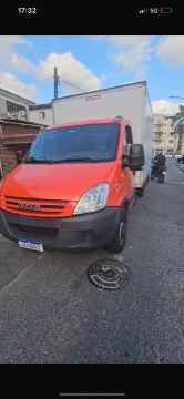 Caminhão Iveco Baú - Ótimo estado