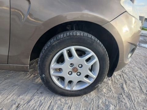 Carro extra tudo em dias 