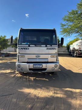 Caminhão Ford cargo 2422 ano 2007 
