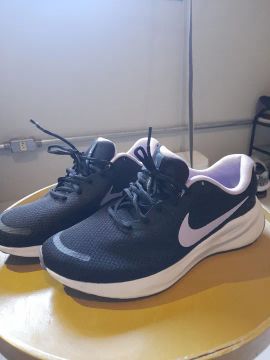 Tênis Nike Feminino Preto com Roxo - Tamanho 39