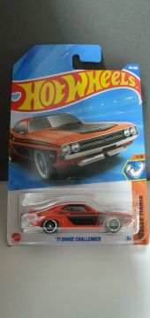Hot Wheels 71 Dodge Challenger