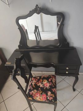 PENTEADEIRA VINTAGE COM ABAJUR