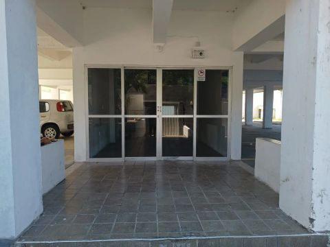 Apto mobiliado, 90m2 com, 3 quatros sedo 1 suite , em frete ao shopping 