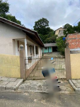 Terreno com 3 casas