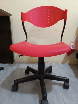 Cadeira de Escritório Giratória Vermelha