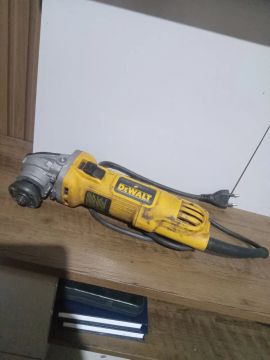 Esmerilhadeira Dewalt