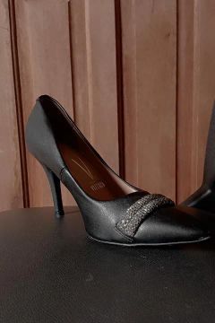 Salto Alto Preto com Strass 