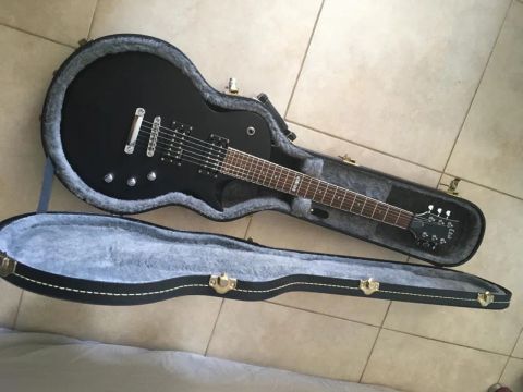 Guitarra LTD EC-200 by ESP Black com Case