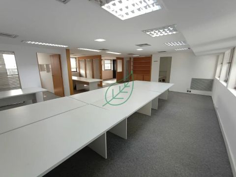 Sala comercial no Itaim Bibi para alugar, 1 vaga de garagem.