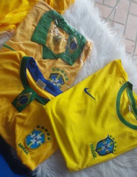 Roupas femininas e masculina