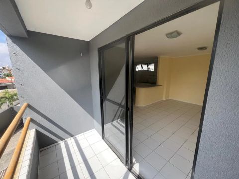 Imóvel para aluguel possui 70 metros quadrados com 2 quartos em Papicu - Fortaleza - CE