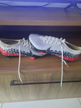 2 Chuteiras Nike