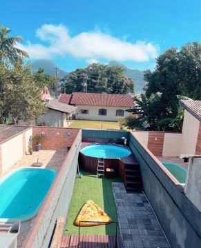 Piscina 10mil litros com deck
