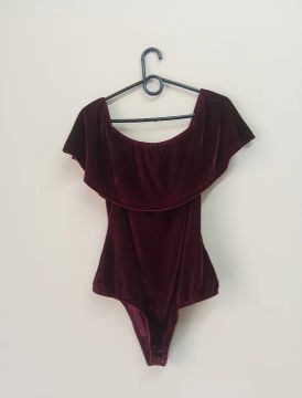 Body off-shoulder de veludo vinho