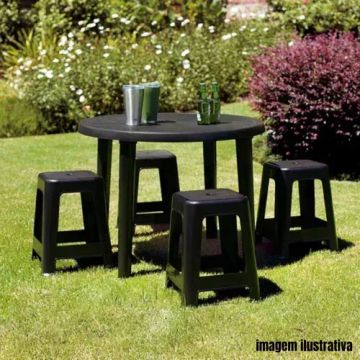Mesa com banquetas 