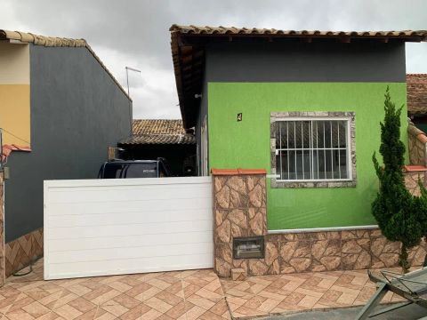 Ótima casa em Unamar!!
