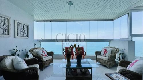 Cobertura Exclusiva em Guarujá: Localização e Conforto Total