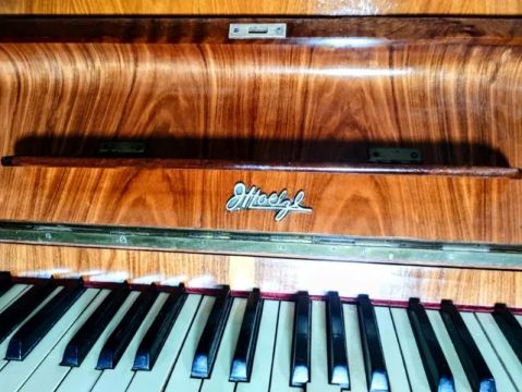 PIANO - Único dono - Raridade - Marca: J.Hoelzl - Lindo instrumento.