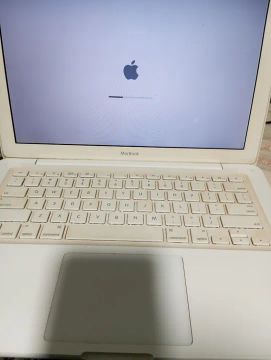 Vende se MacBook 