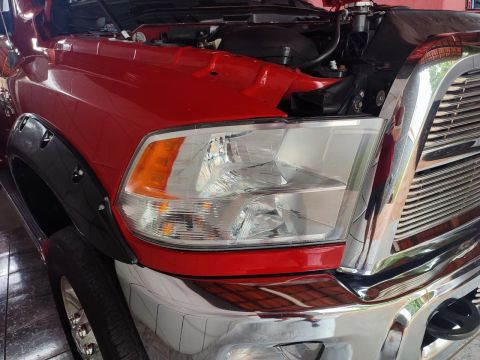Par de Faróis Dianteiros Dodge Ram 2500 2011