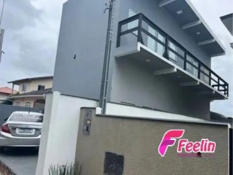 Prédio com 8 kitnets a 1km da praia dos Ingleses ótima oportunidade para investimento