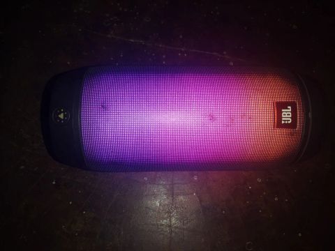 Caixa de som JBL pulse 2 com leds RGB