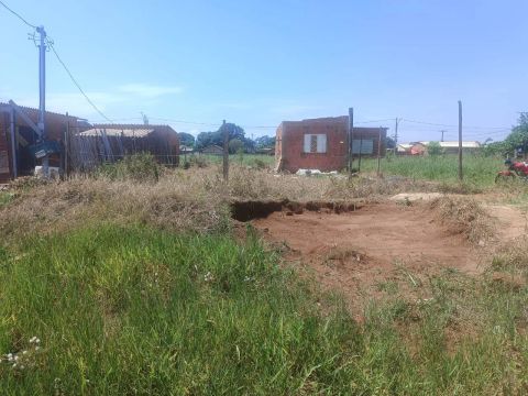 VENDO TERRENO COM CASA SEME CONTRUIDA