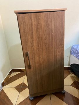 Vende-se uma sapateira grande nova  Valor 350,00 R$ pra vender logo 