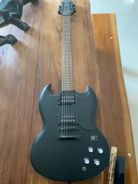 Guitarra - Epiphone SG G400 Gothic