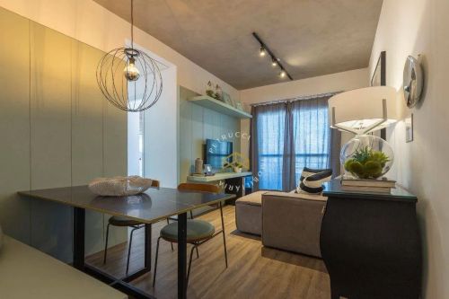 APARTAMENTO DECORADO COM 2 DORMITÓRIOS, VARANDA E LAZER COMPLETO