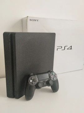 PlayStation 4 slim 