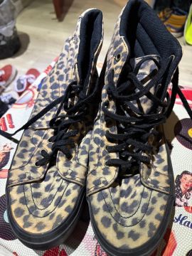 Platform leopard print shoes