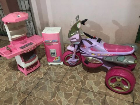 Brinquedos infantis - Cozinha, geladeira e moto