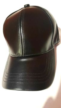 Boné de Couro Preto
