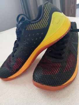 Tênis Reebok CrossFit Nano 7 - Preto com Detalhes Amarelo e Vermelho