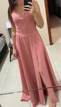 Vestido longo rosa com fenda