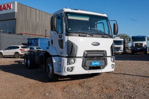 Caminhão Ford Cargo 2428 6x2 2011/2012 