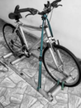 Fita de segurança para fixar a bike no rolo de equilíbrio
