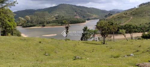 Grande Oportunidade: Terreno com Cabana e Vista Deslumbrante em Angelina/SC!