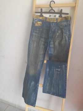 Calça Jeans Flare com Detalhe Douradoda linda tam: 38