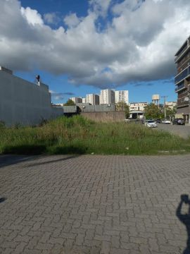 Terreno de 418,55m² no Loteamento Parque dos Imigrantes, Centro de Pelotas. Localização pr