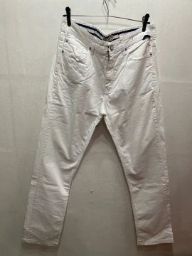 Calça branca, marfinno, modelo tradicional , tamanho 44