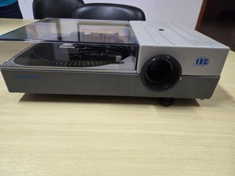 Projetor de slides IEC Autofocus P37